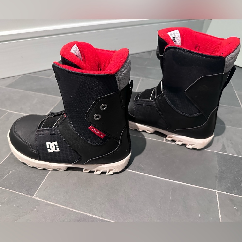 DC Scout youth snowboard boots BOA lacing US 5